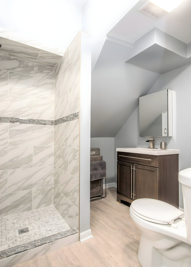 2307 S Leavitt Street Property Photo 6