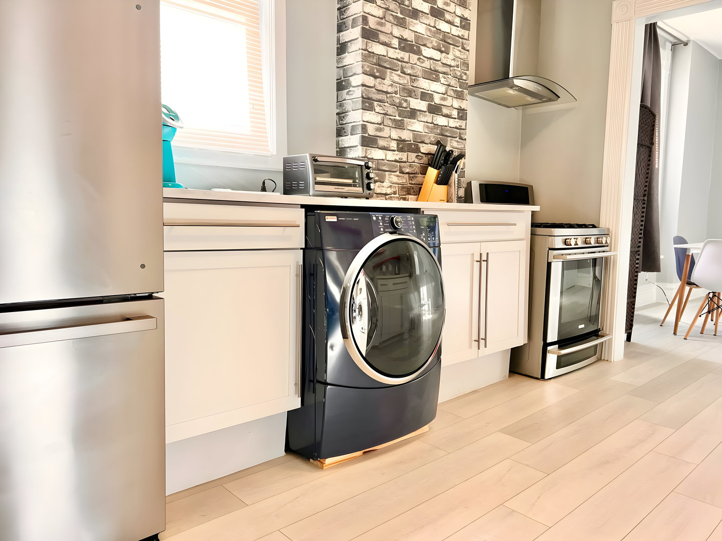 2307 S Leavitt Street Property Photo 9