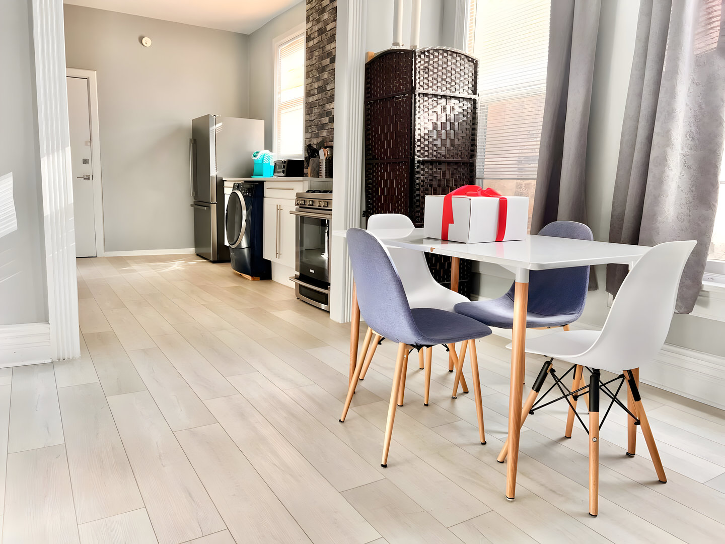 2307 S Leavitt Street Property Photo 10