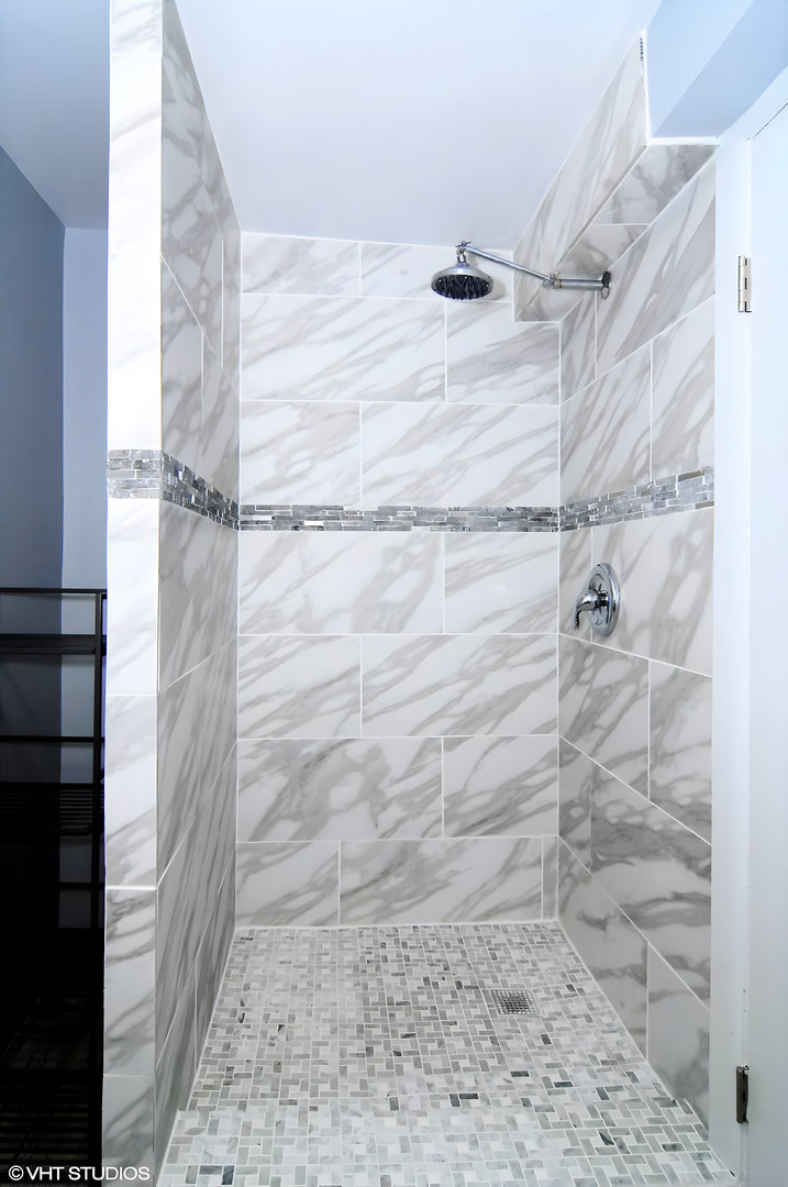 2307 S Leavitt Street Property Photo 11