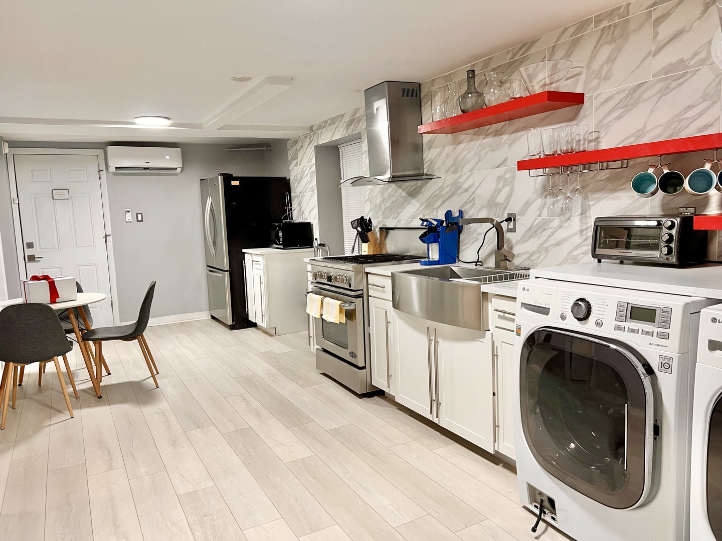 2307 S Leavitt Street Property Photo 12