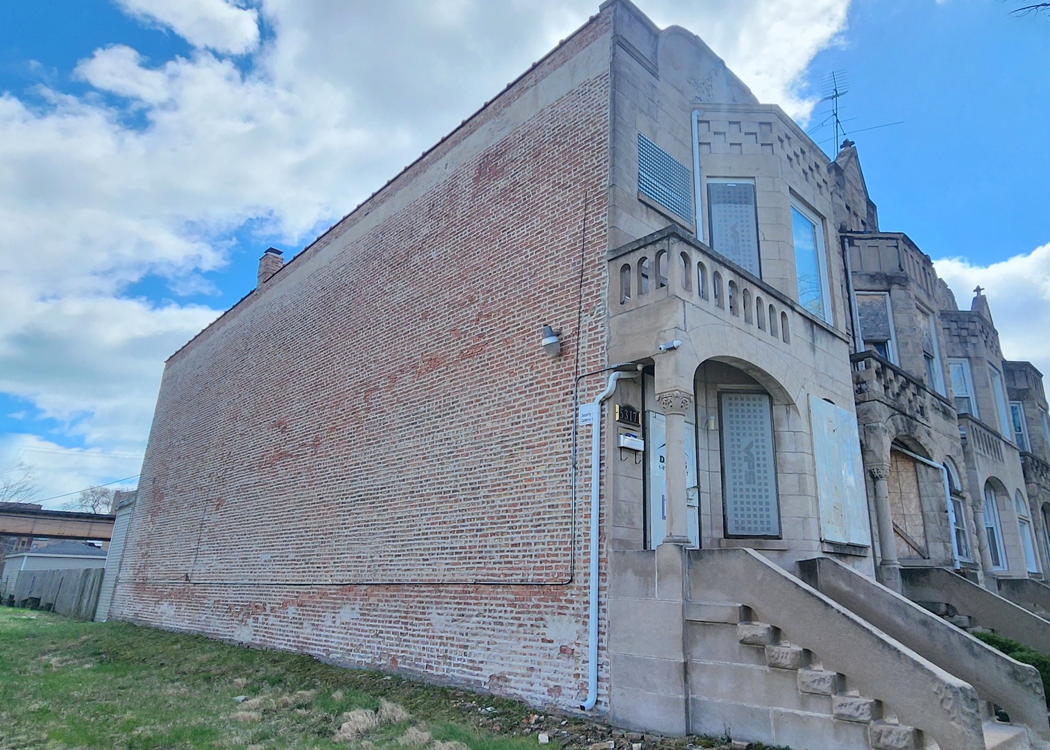 5317 S Prairie Avenue Property Photo 2