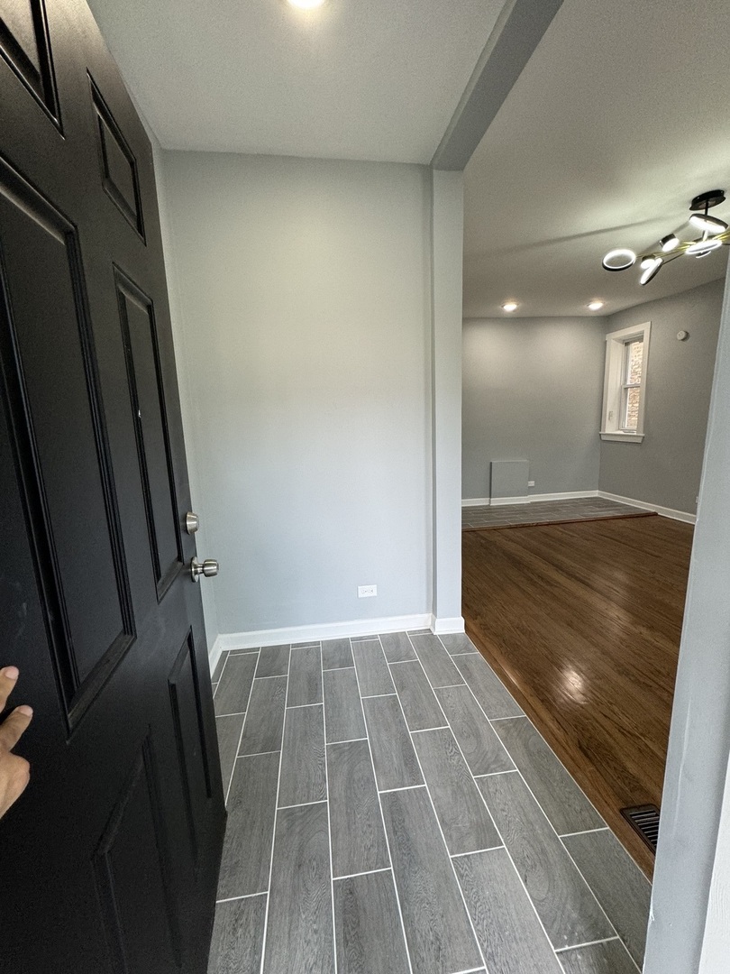 5919 S Rockwell Street Property Photo 3