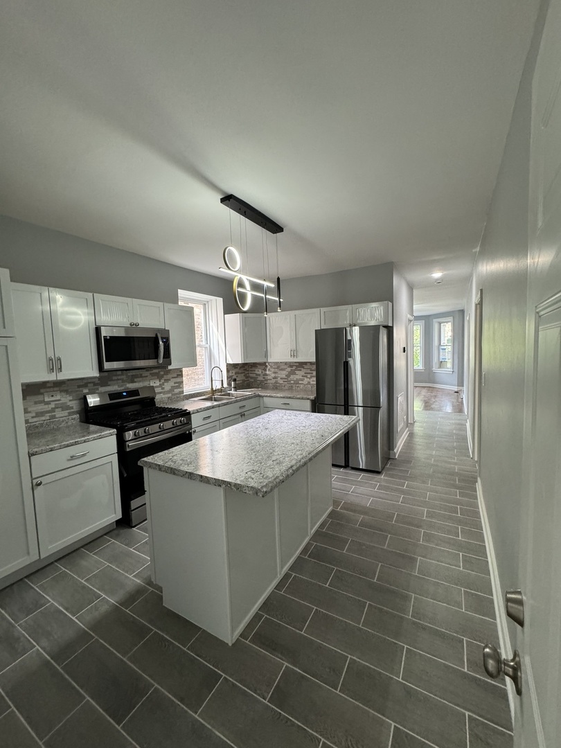 5919 S Rockwell Street Property Photo 6