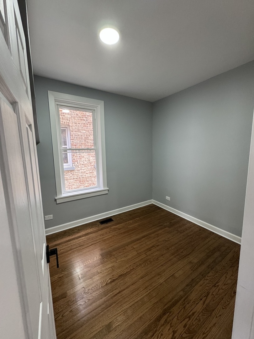 5919 S Rockwell Street Property Photo 9