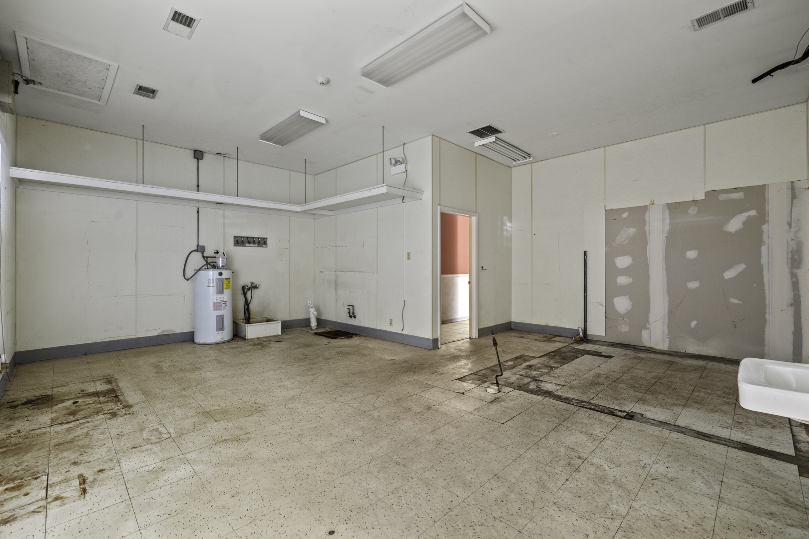 2450 N Us Highway 12 N Property Photo 11