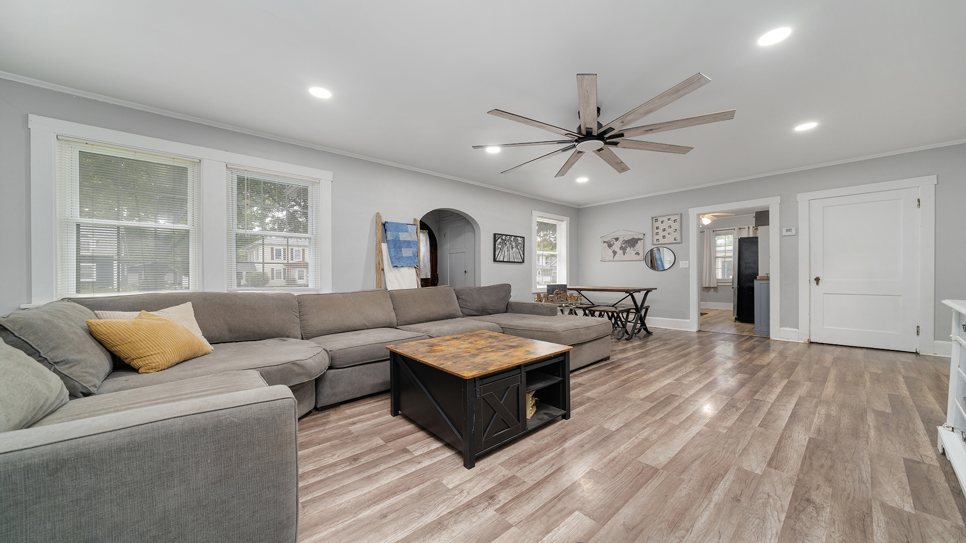 708 W Washington Street Property Photo 3