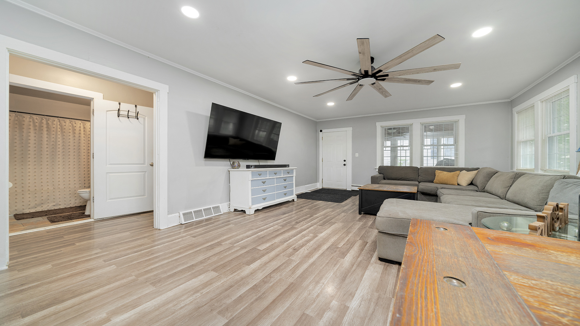 708 W Washington Street Property Photo 4