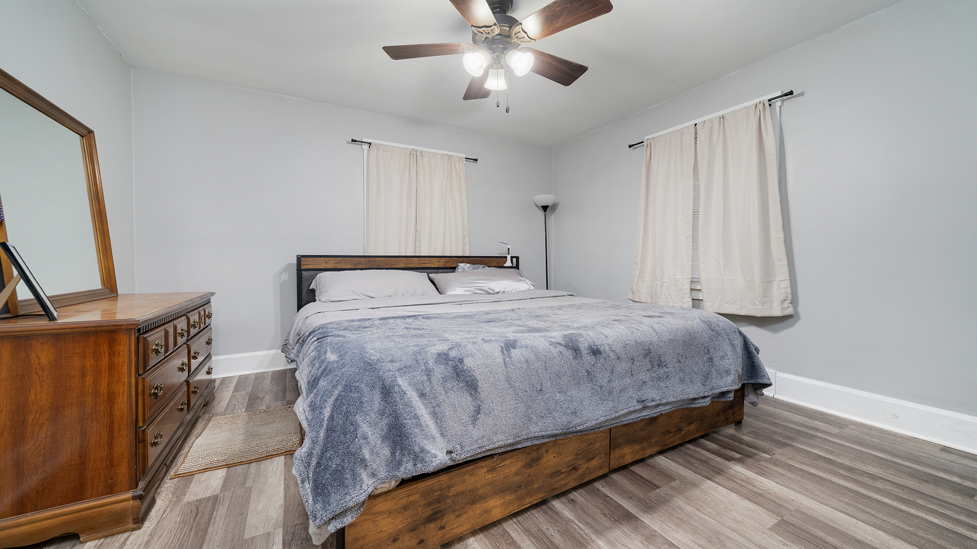 708 W Washington Street Property Photo 6