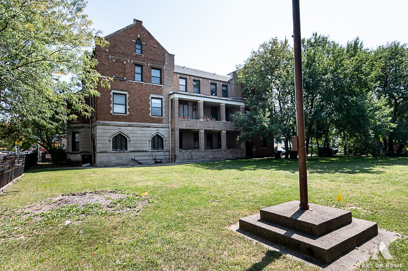 1949 W 48th Street Property Photo 2