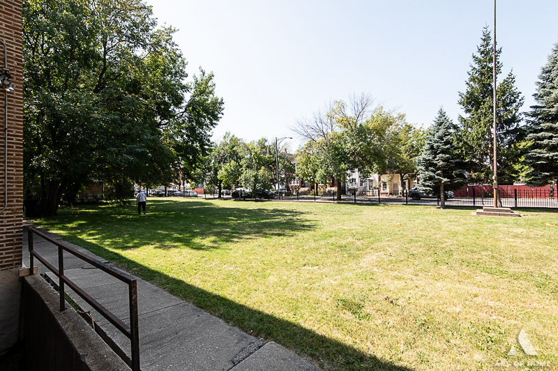 1949 W 48th Street Property Photo 6
