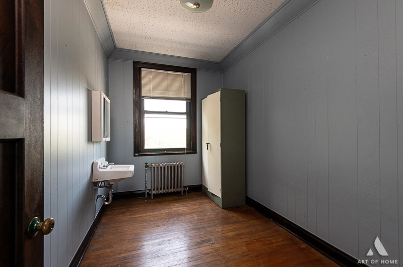 1949 W 48th Street Property Photo 32