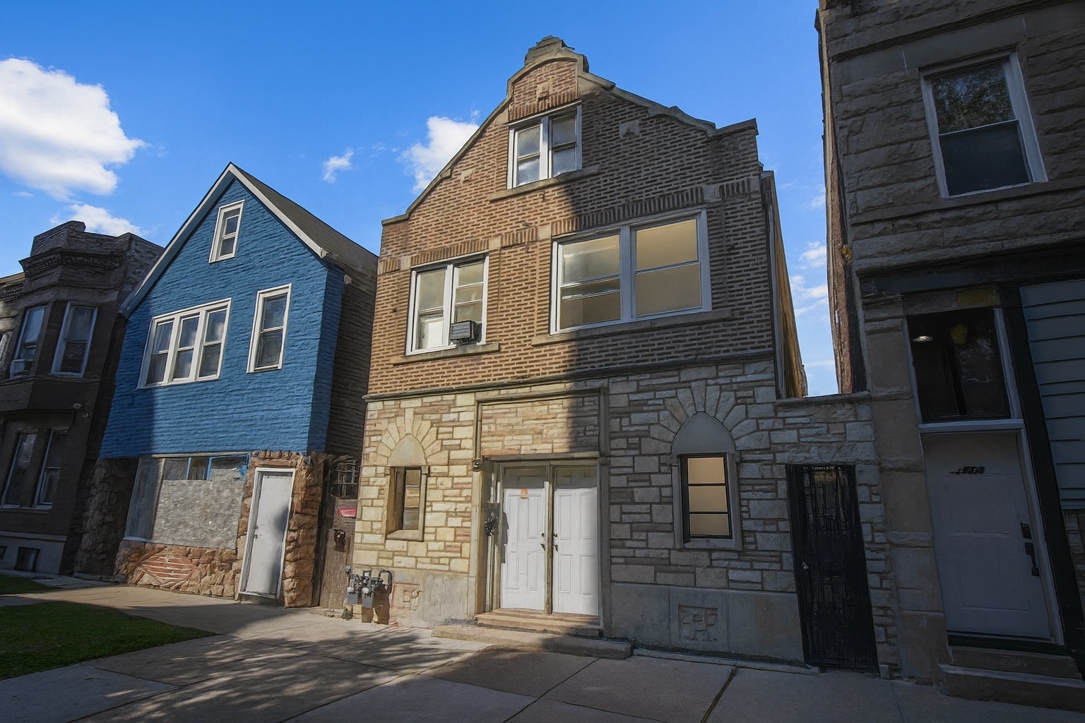 1718 W 48th Street Property Photo 2