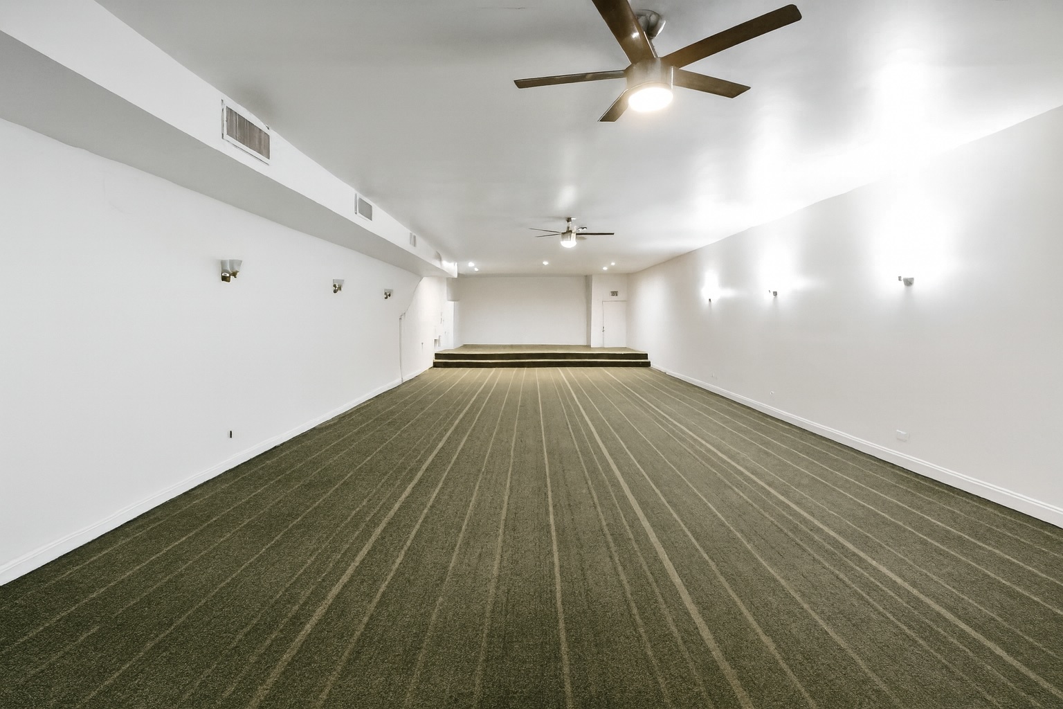 1718 W 48th Street Property Photo 3