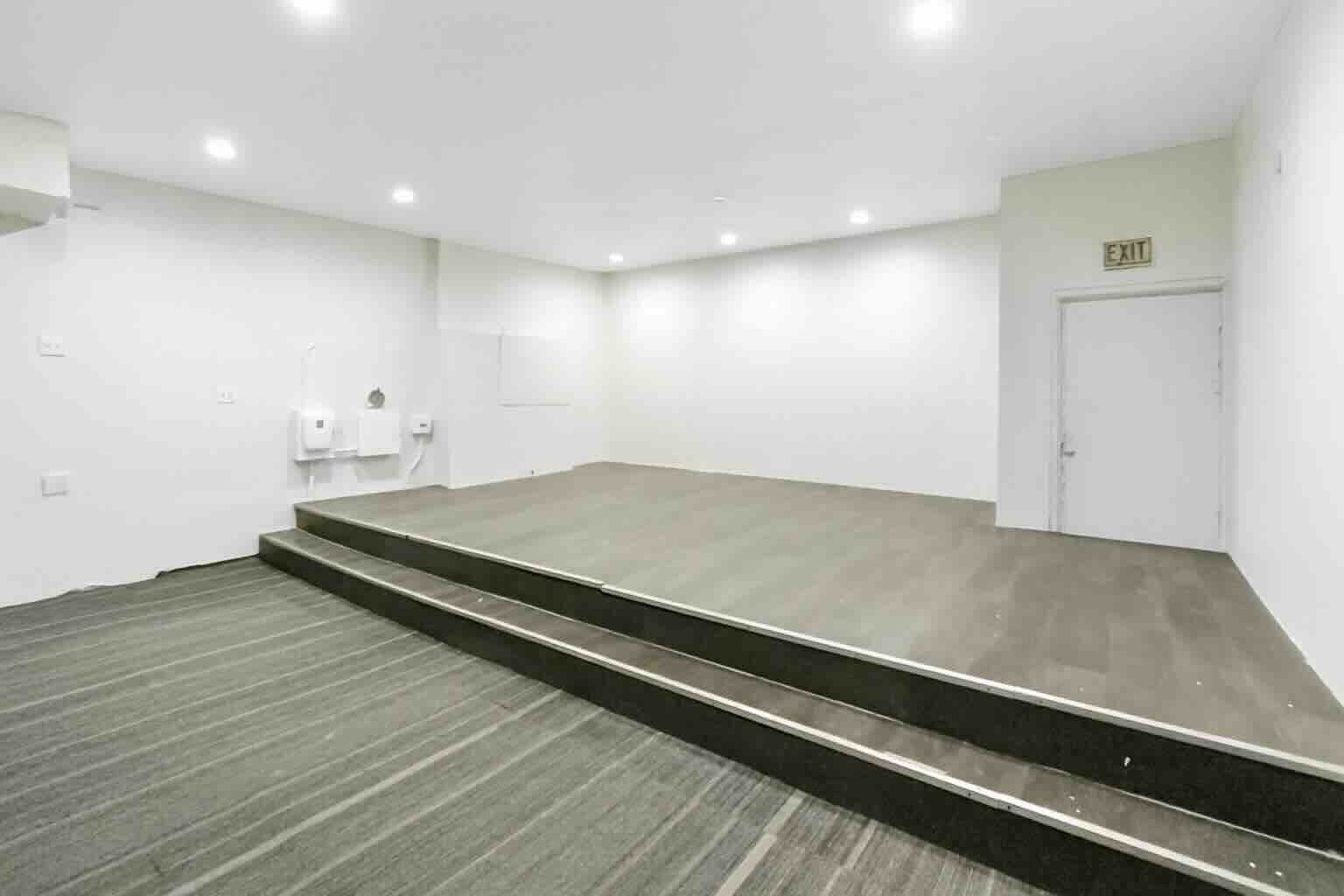 1718 W 48th Street Property Photo 4