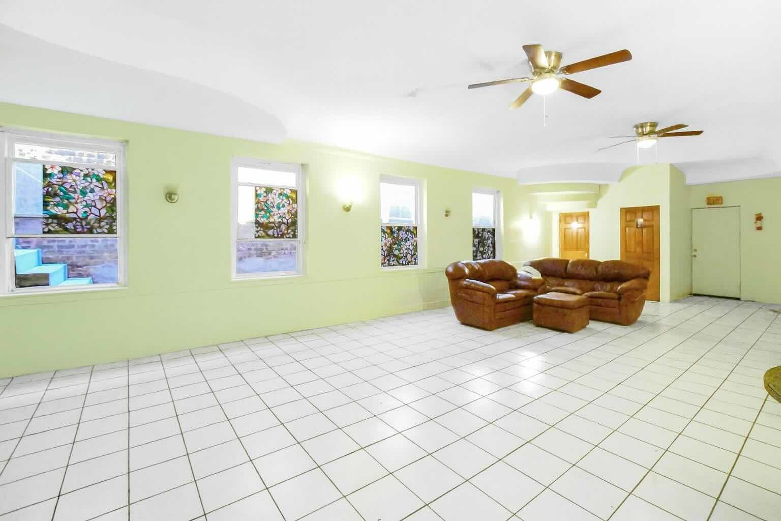 1718 W 48th Street Property Photo 6