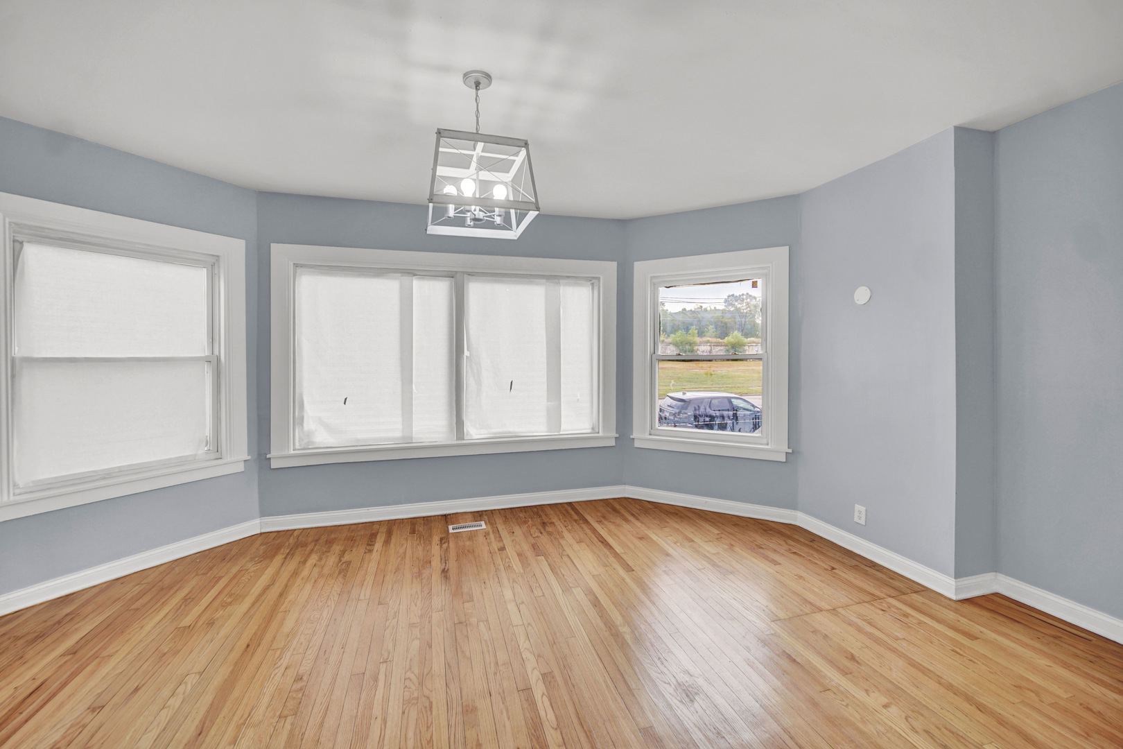 7316 S Woodlawn Avenue Property Photo 3