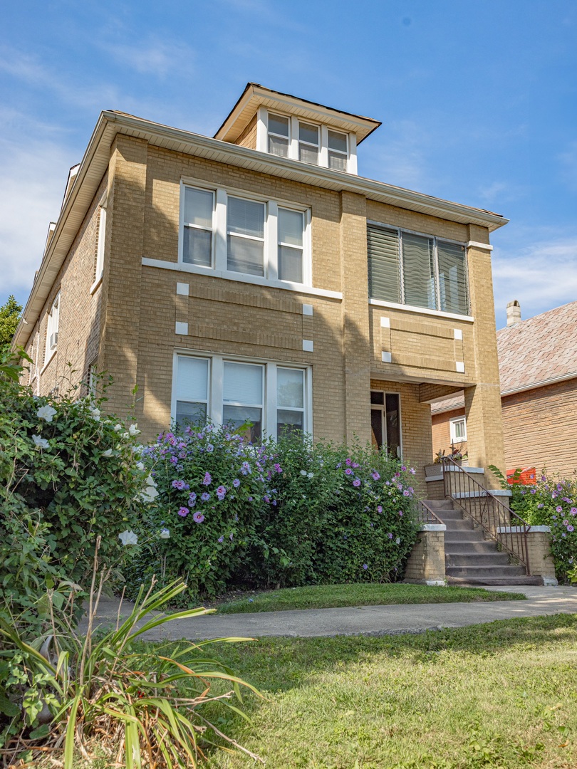 9422 S Calumet Avenue Property Photo 2