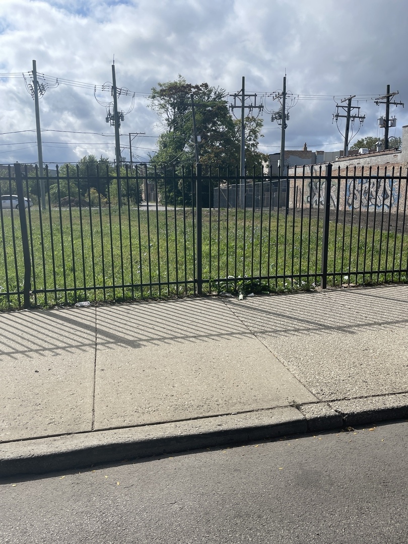 415 E 63rd Street Property Photo 1
