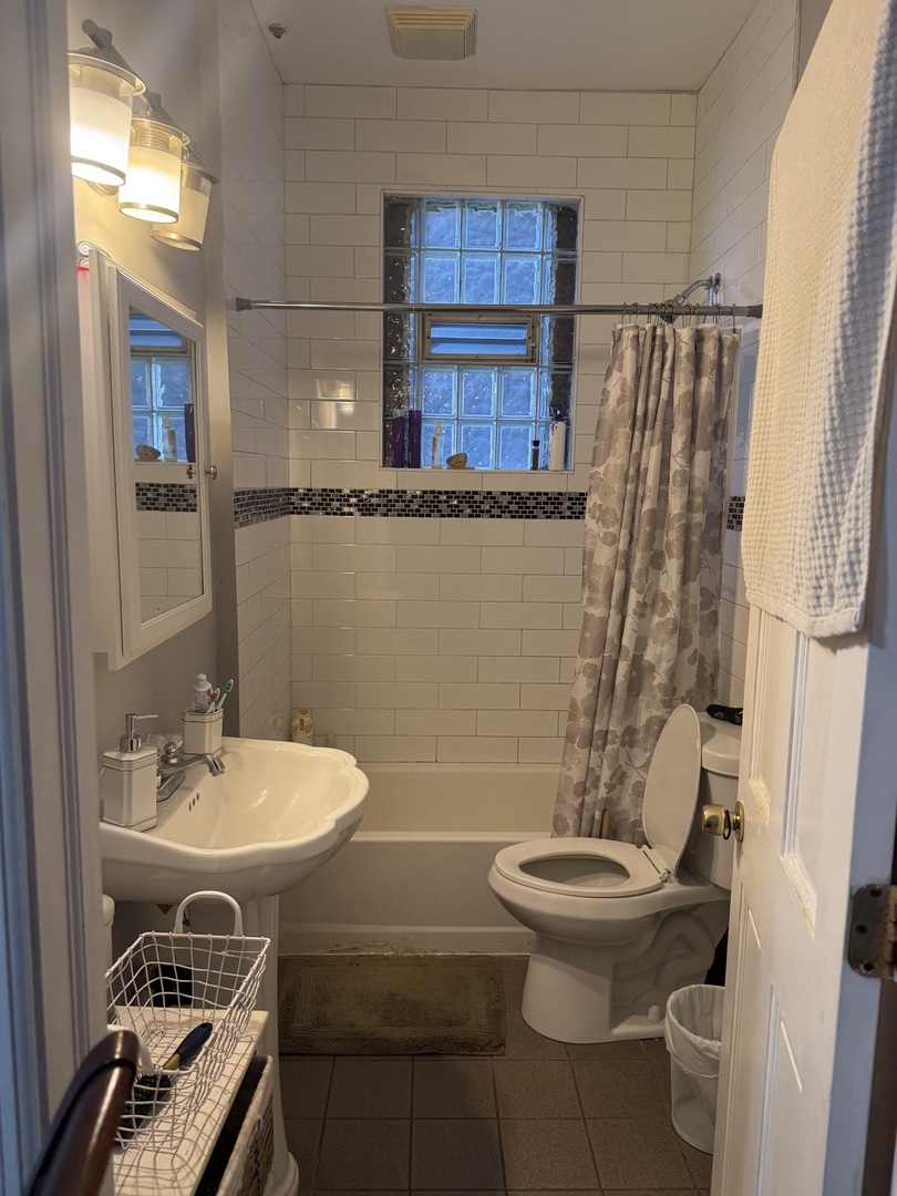 827 N Fairfield Avenue Property Photo 15