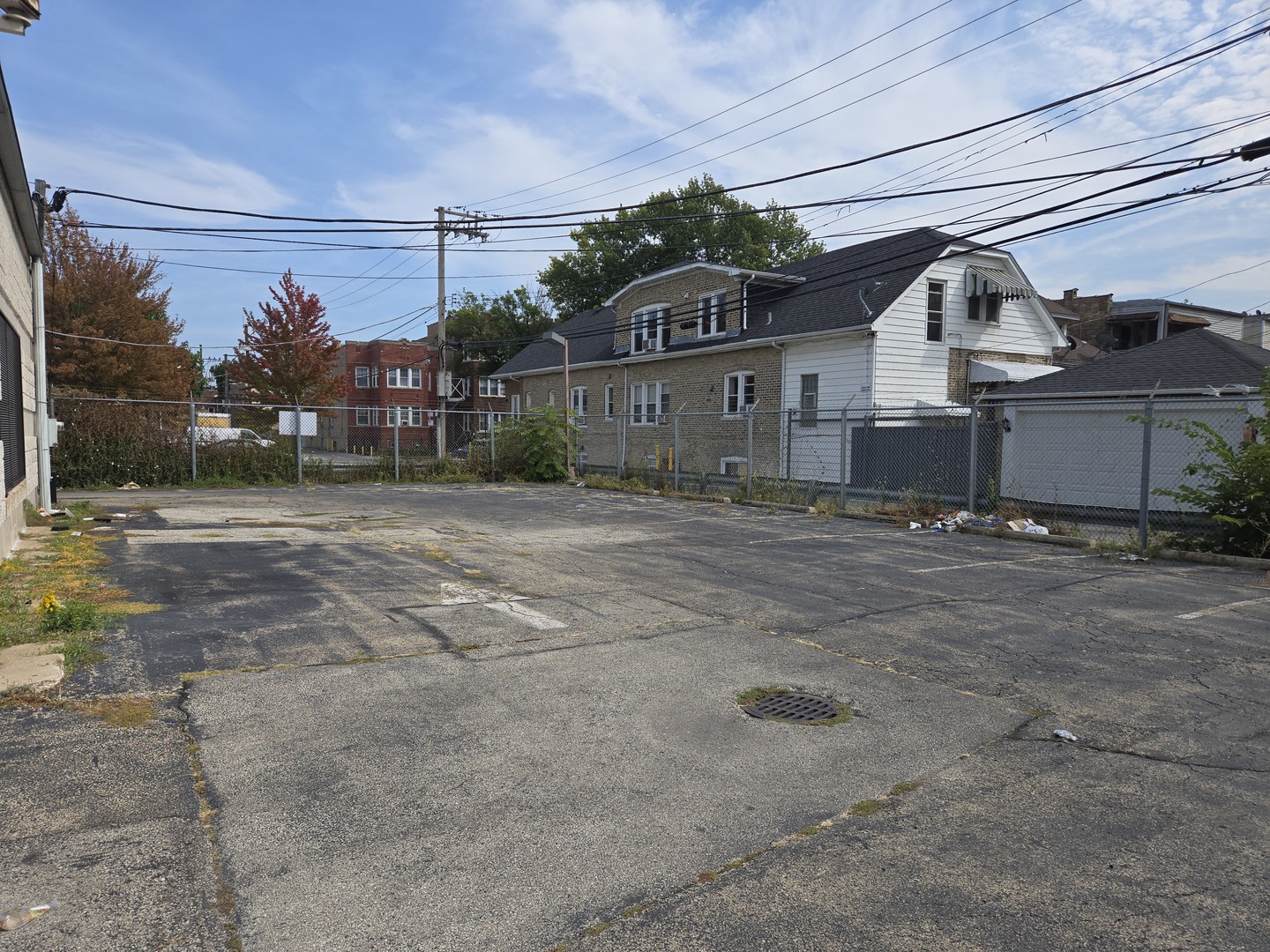 3711 W Lawrence Avenue Property Photo 4