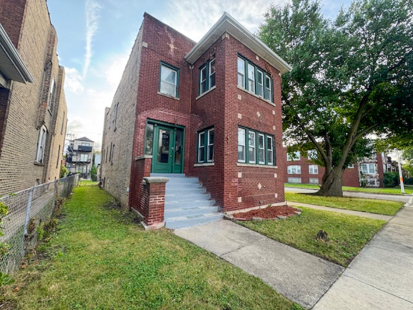 201 N Lamon Avenue Property Photo 2