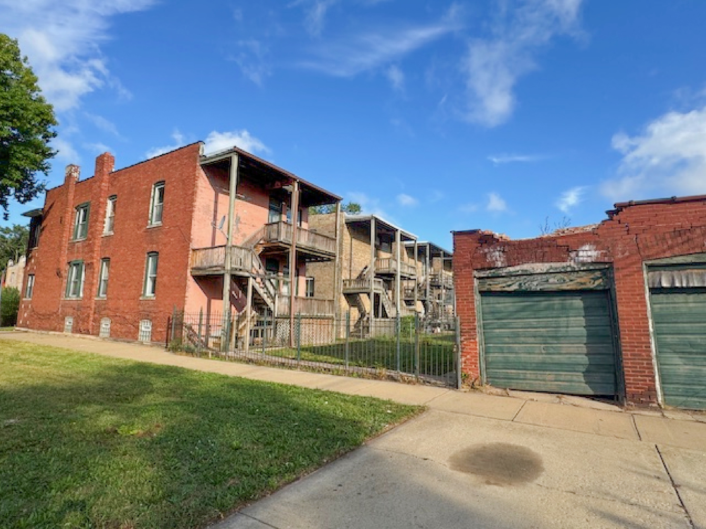 201 N Lamon Avenue Property Photo 4