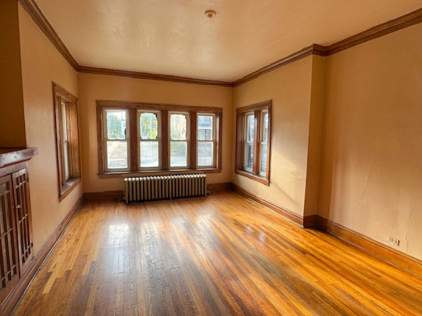 201 N Lamon Avenue Property Photo 8