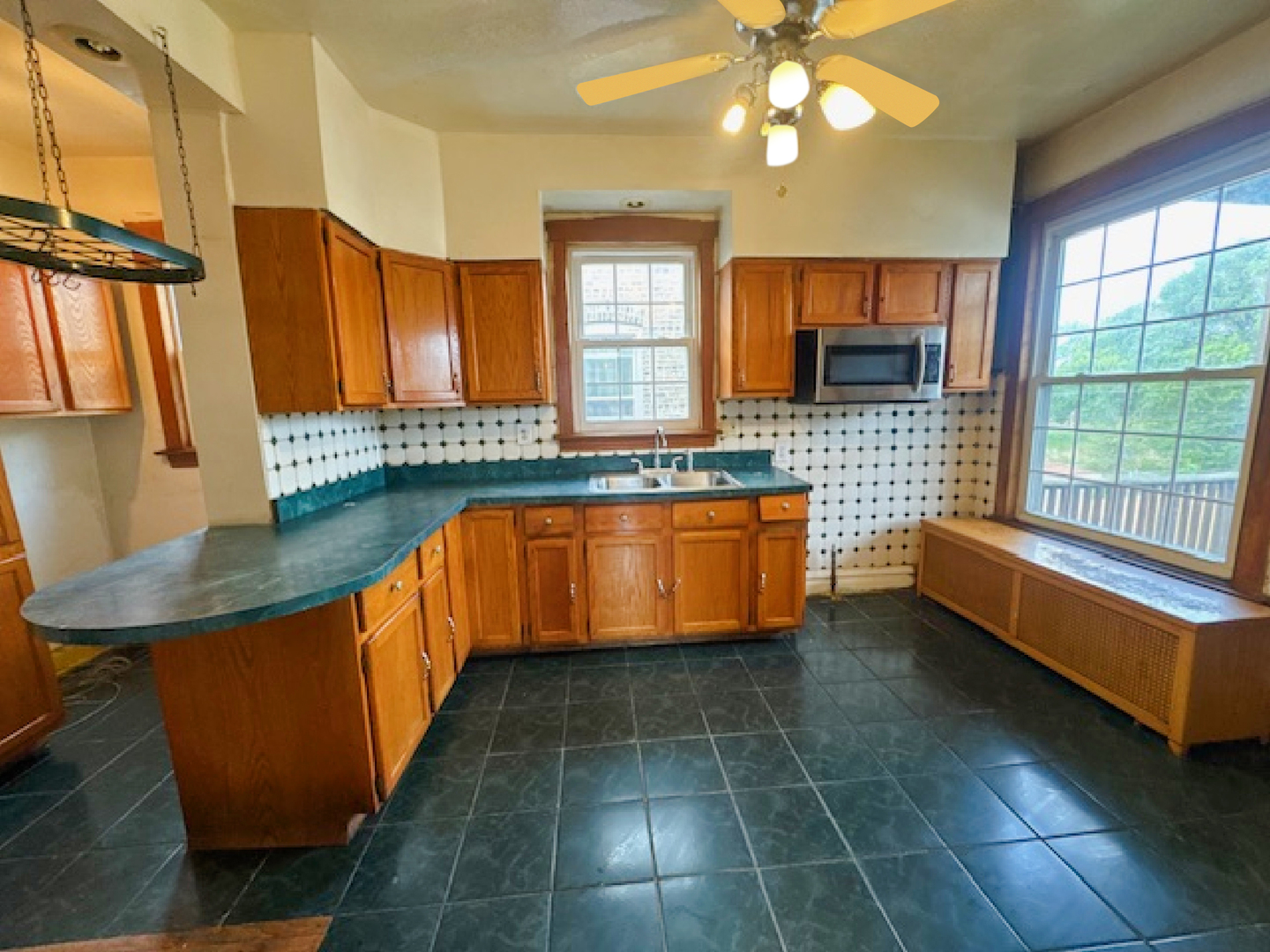 201 N Lamon Avenue Property Photo 32