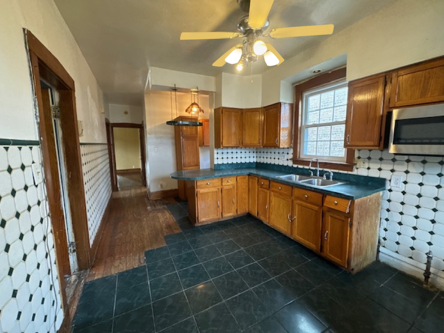 201 N Lamon Avenue Property Photo 33