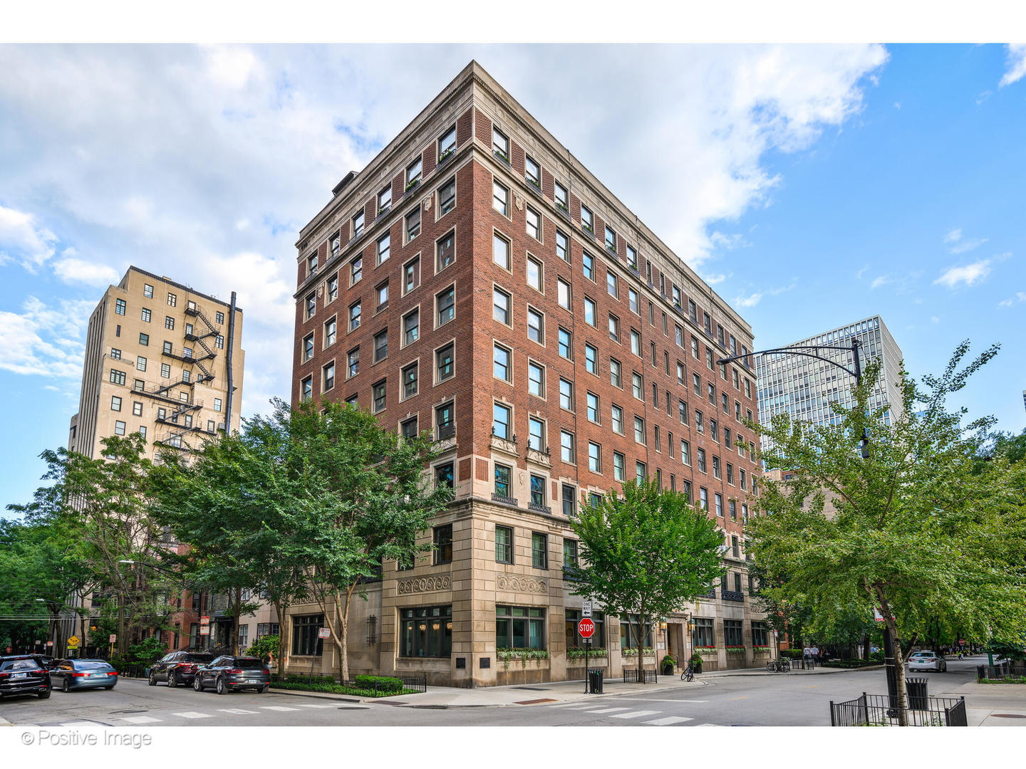 1255 N State Pkwy Property Photo 1