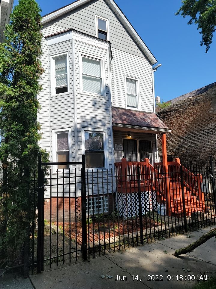 8834 S Exchange Avenue Property Photo 2