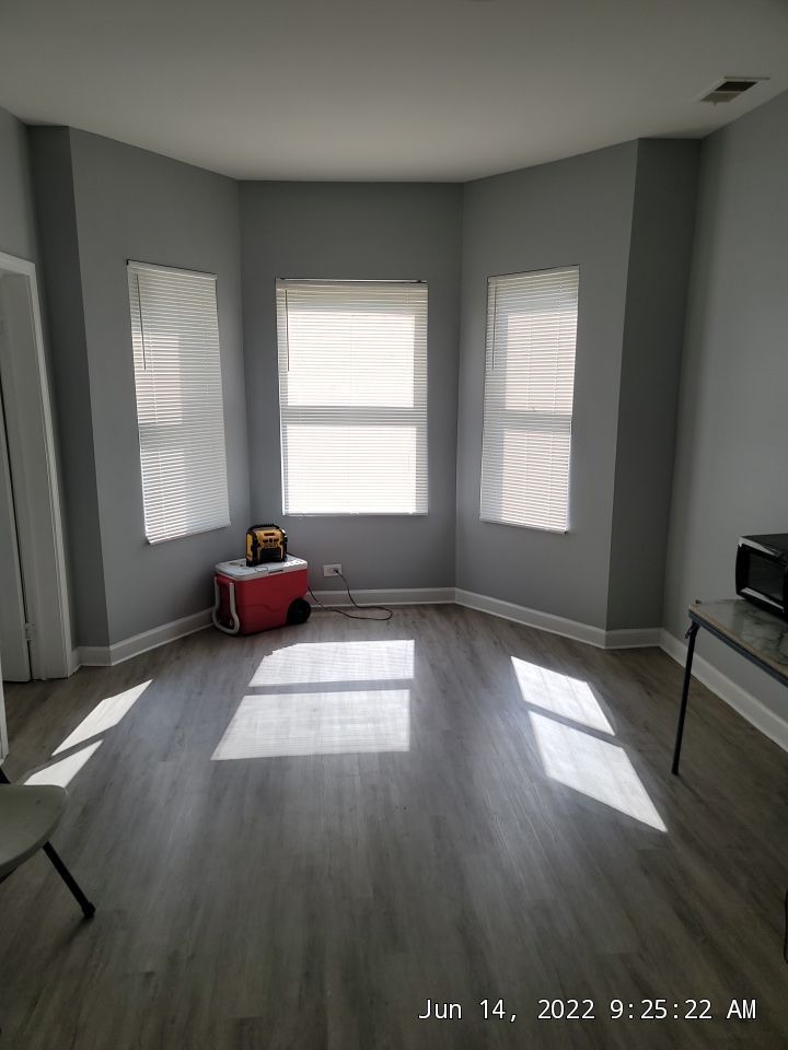 8834 S Exchange Avenue Property Photo 5