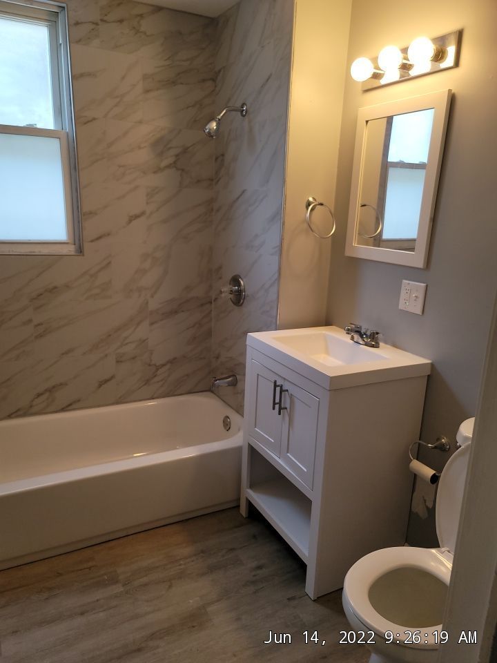 8834 S Exchange Avenue Property Photo 7