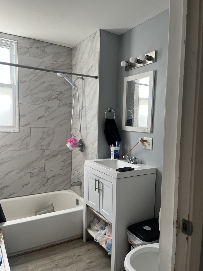 8834 S Exchange Avenue Property Photo 8