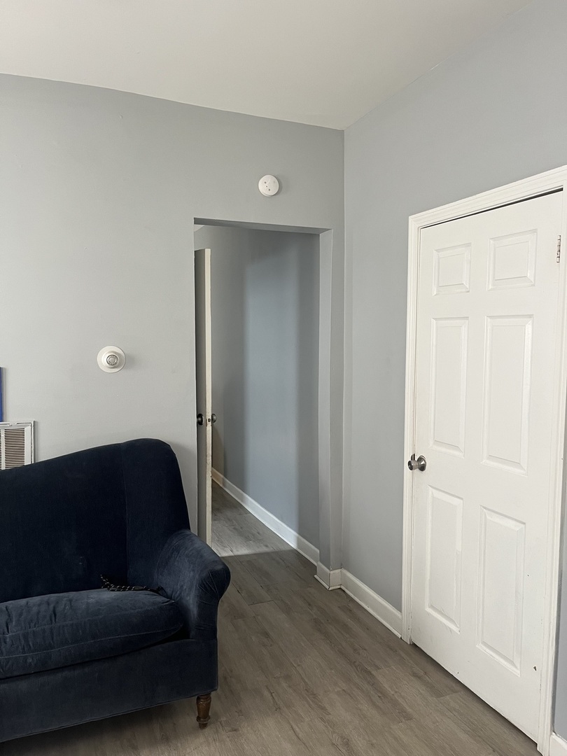 8834 S Exchange Avenue Property Photo 10