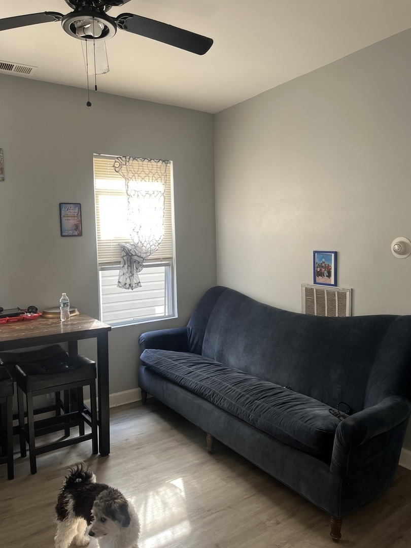 8834 S Exchange Avenue Property Photo 12