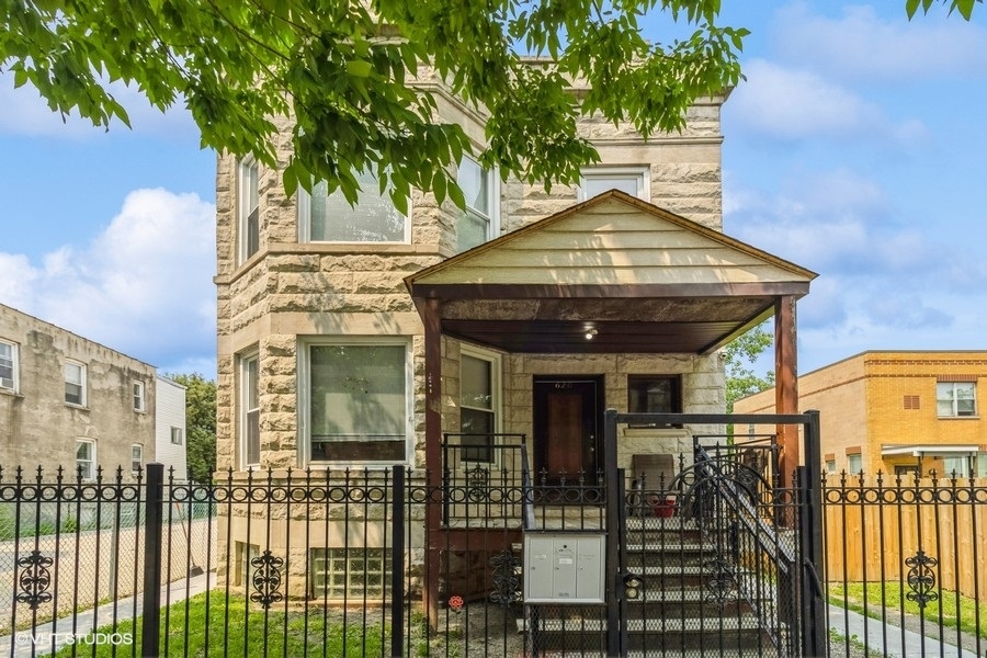 620 N Kedzie Avenue Property Photo 1