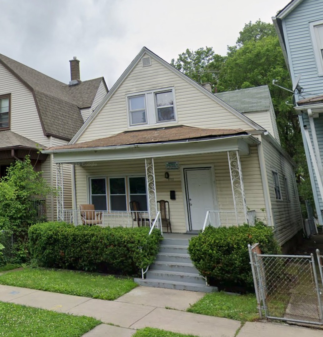 8112 S Escanaba Avenue Property Photo 1