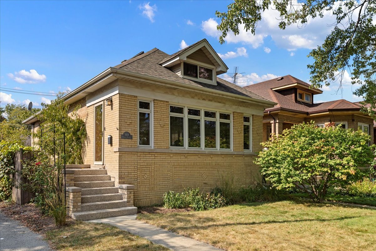 3614 N HAMLIN Avenue Property Photo 1