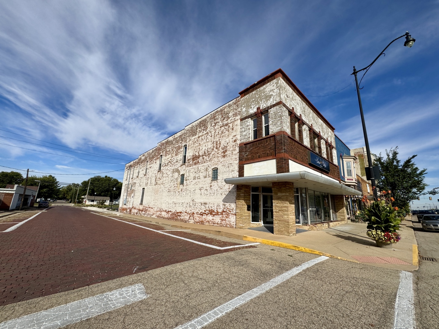 902 N Main Street Property Photo 3