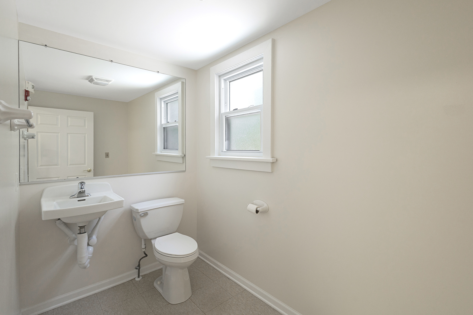 942 E State Street Property Photo 11