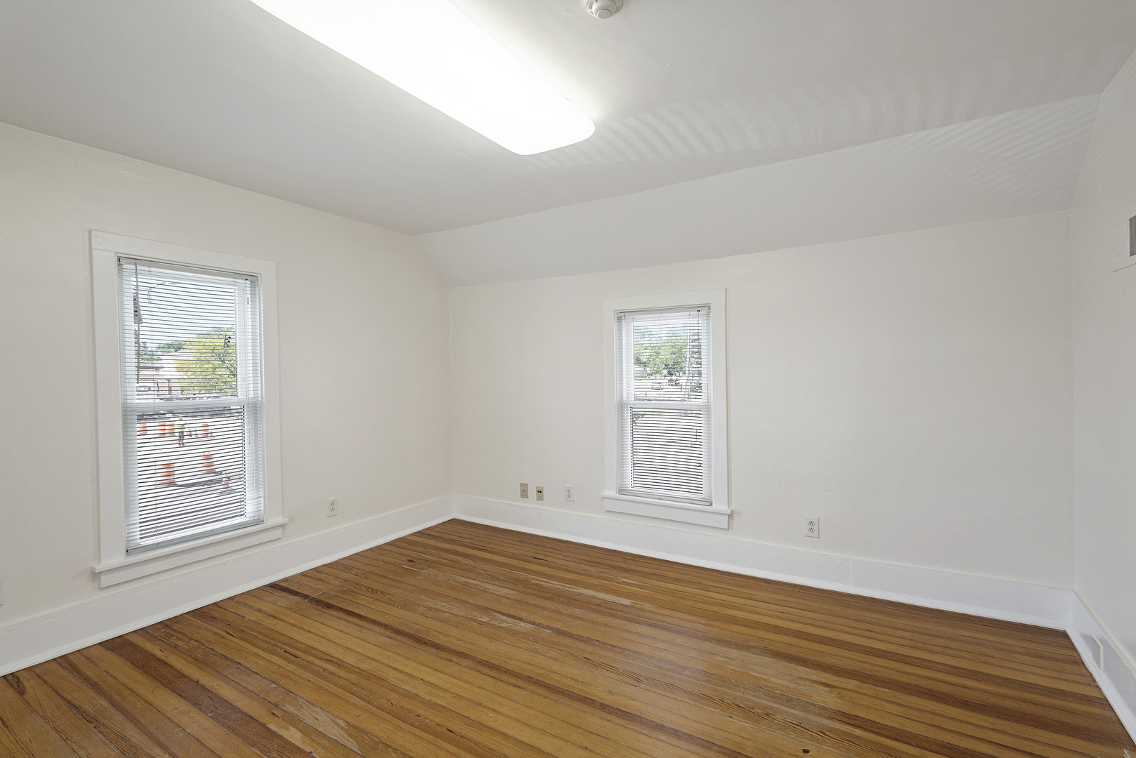 942 E State Street Property Photo 15