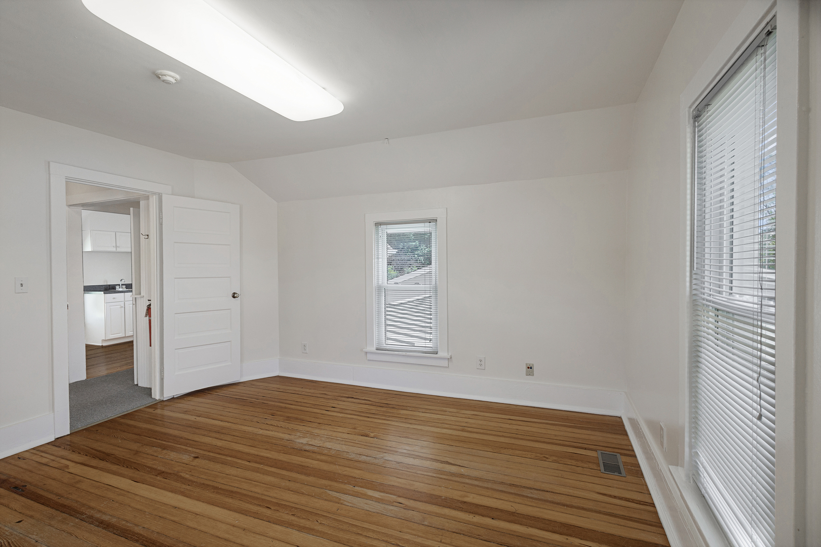 942 E State Street Property Photo 16