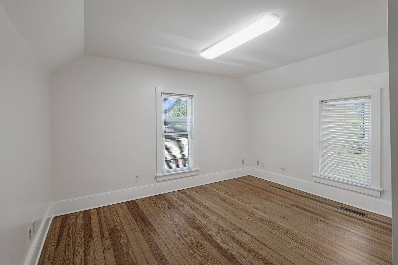 942 E State Street Property Photo 17
