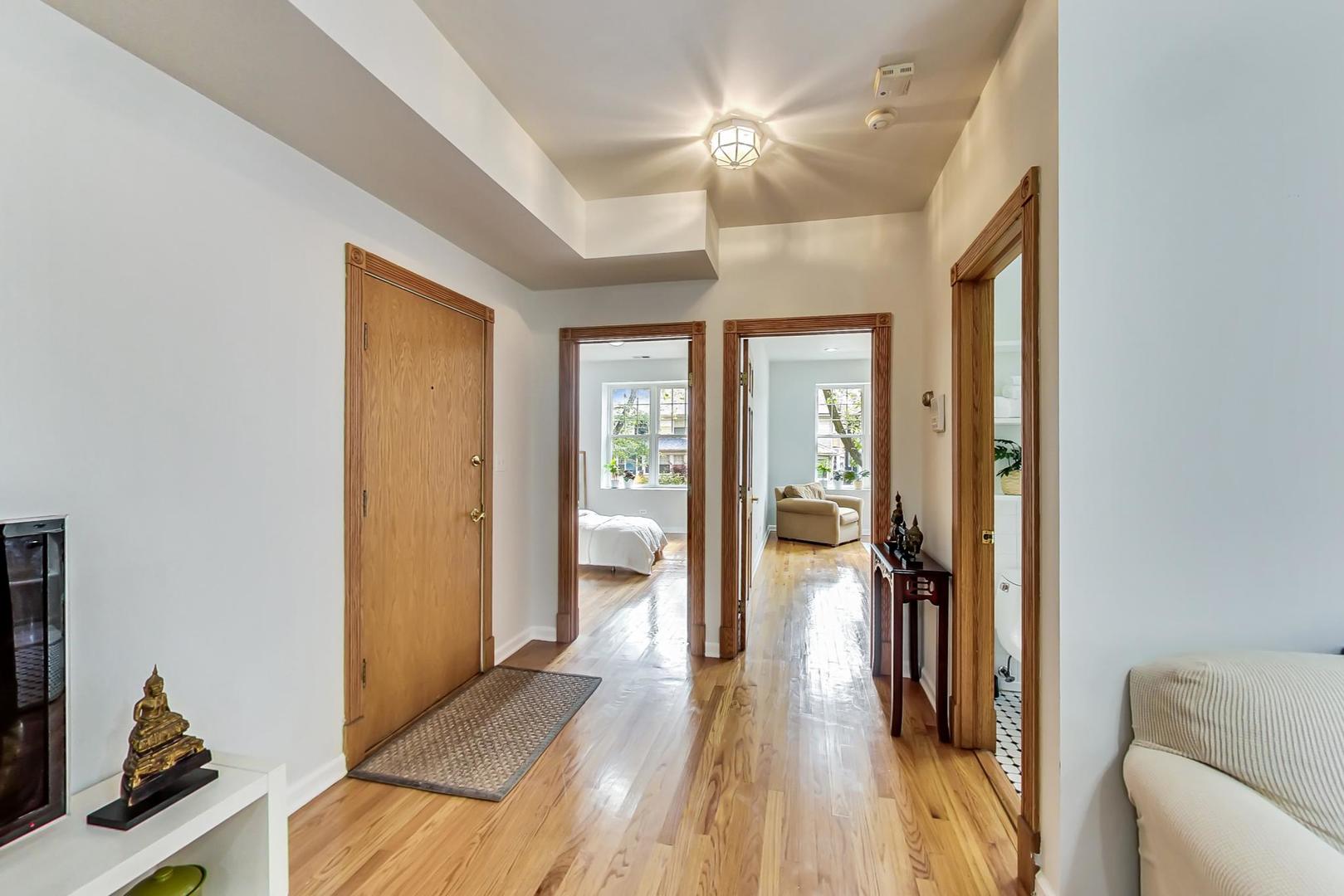 1914 W Chase Avenue 106 Property Photo 3