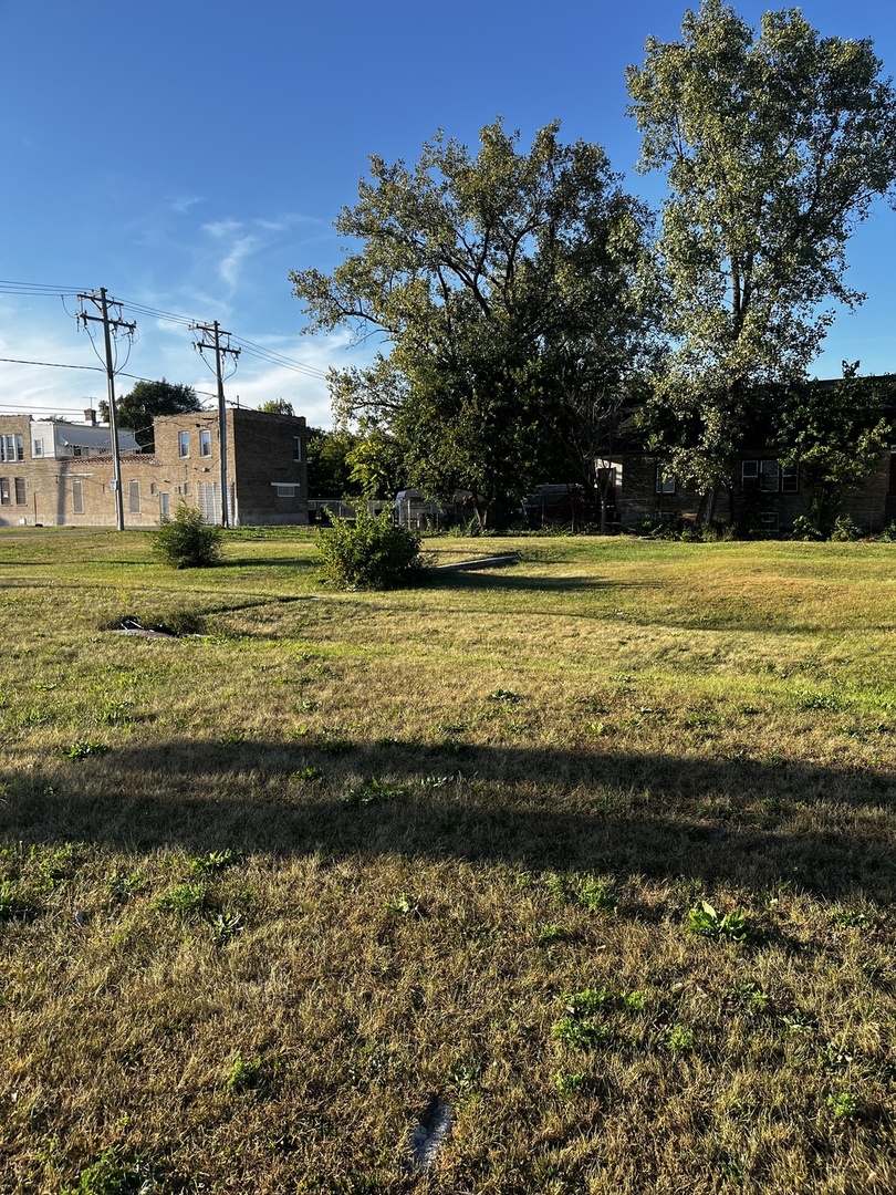 6844 S May Street Property Photo 2