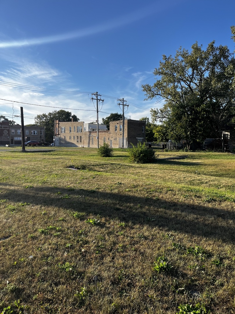 6844 S May Street Property Photo 3