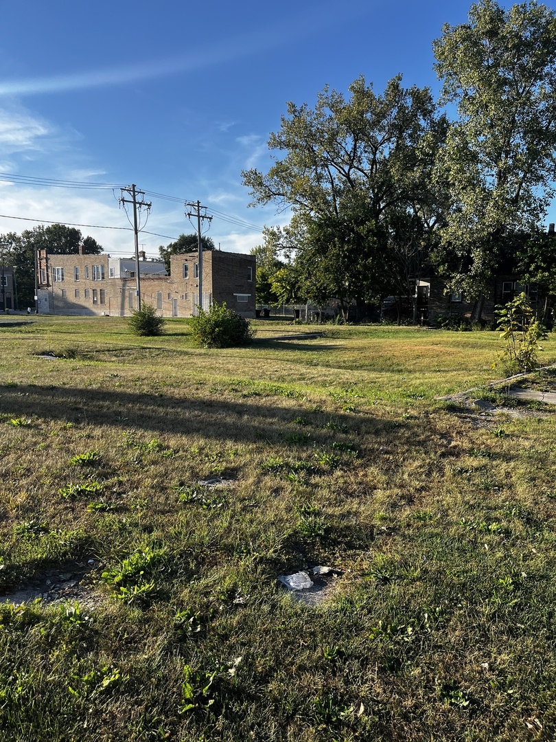 6844 S May Street Property Photo 4