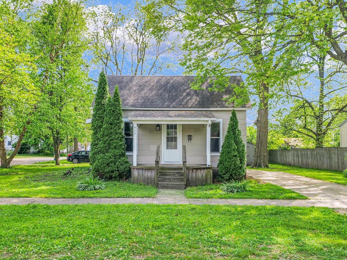 413 E Lincoln Street Property Photo 1